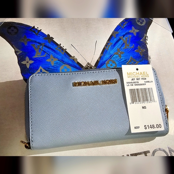 NWT Michael Kors wallet - Picture 1 of 10